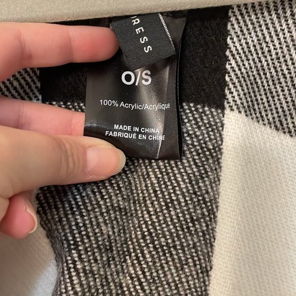 Black and White Check Plaid Wrap/Shawl, one size fits most - Picture 2 of 6